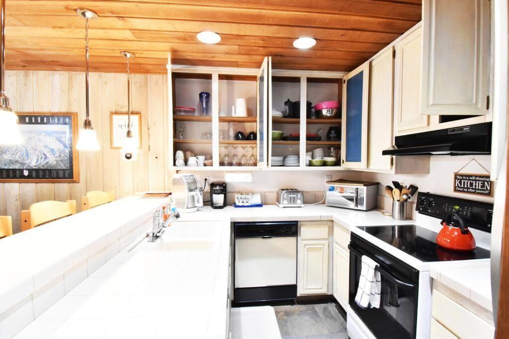 Holiday home Cozy At Canyon Lodge! Sleeps 8, A Walk To Canyon *