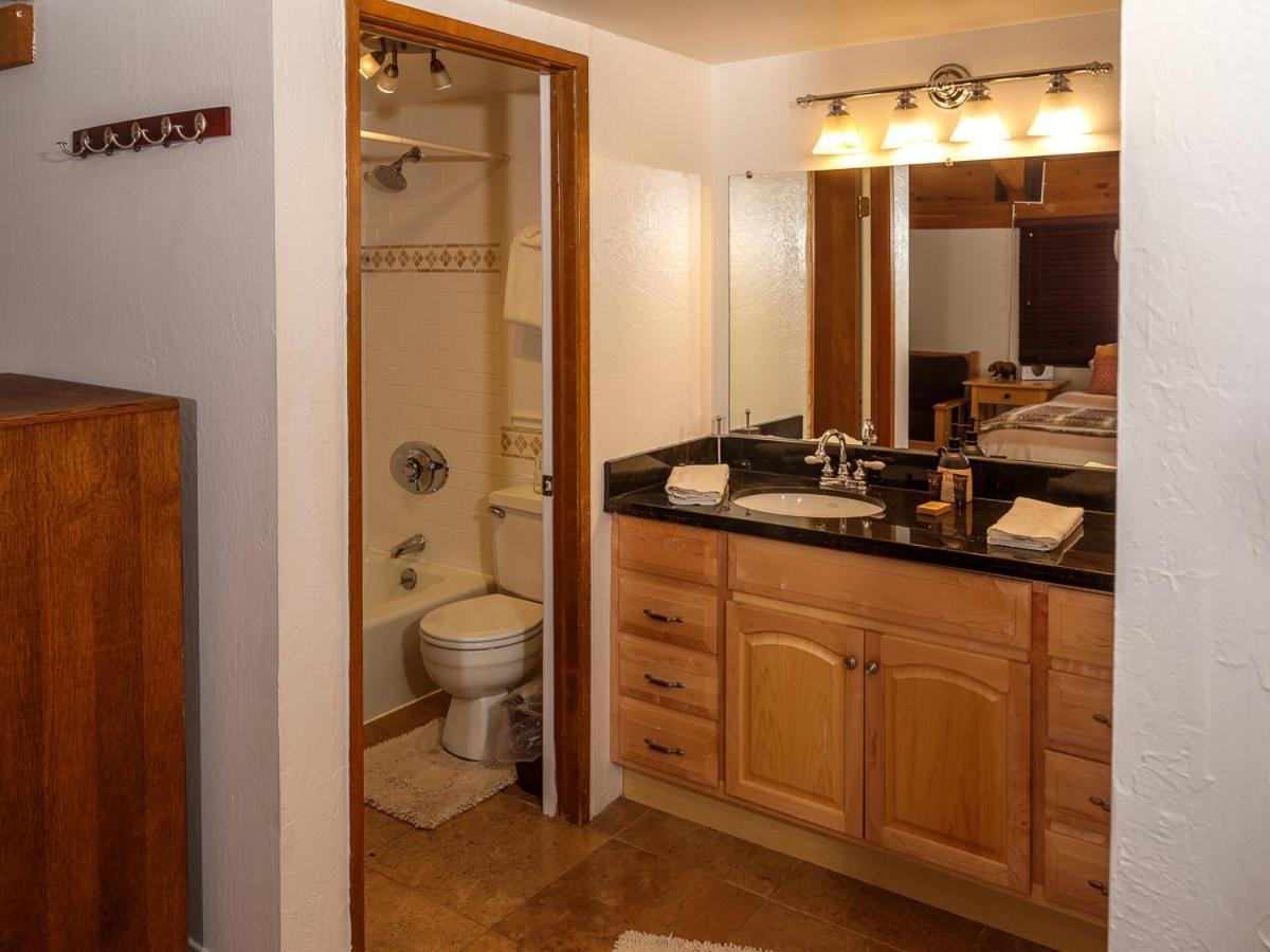 Cozy At Canyon Lodge! Sleeps 8, A Walk To Canyon Holiday home *